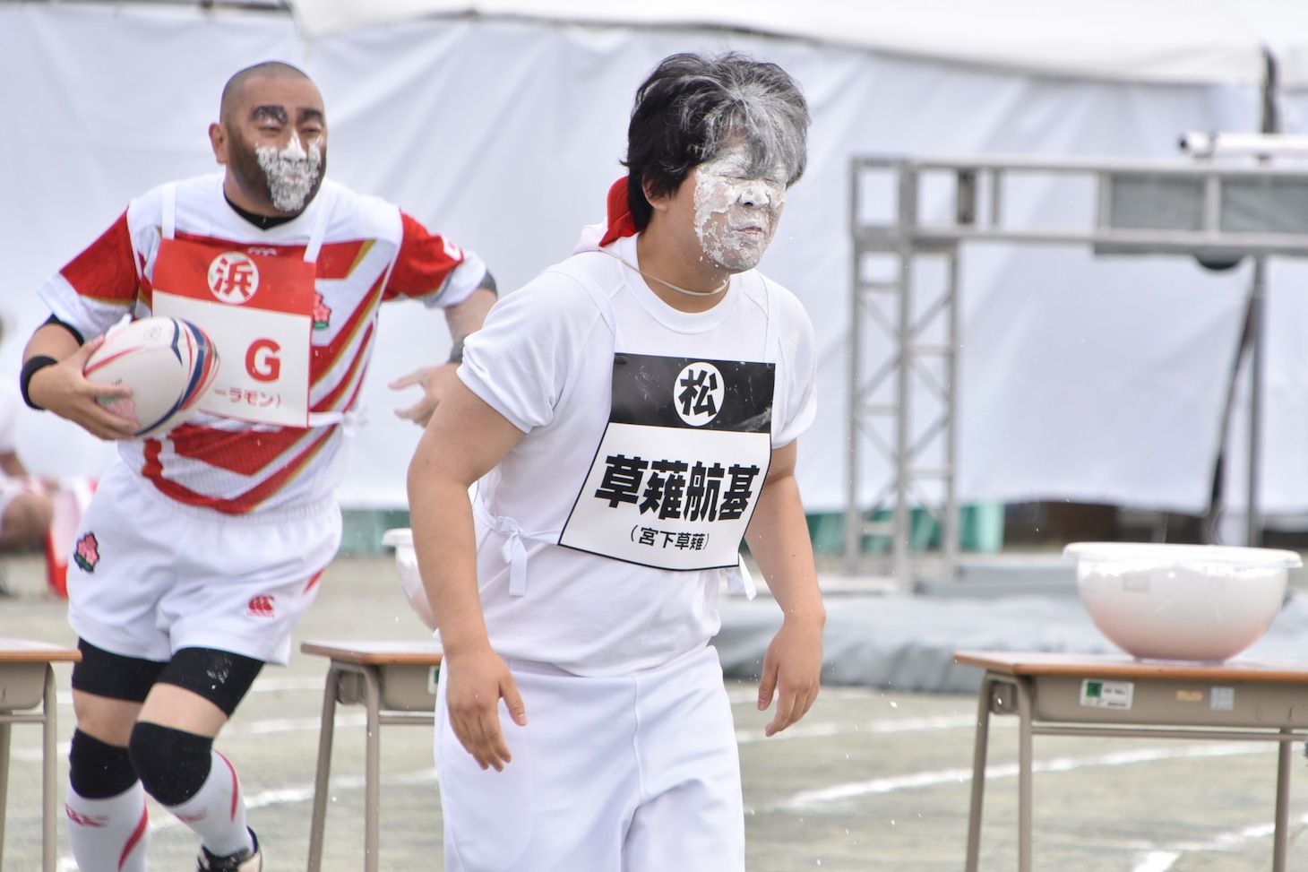 宮下草薙・草薙（右）、レイザーラモンRG（左）。