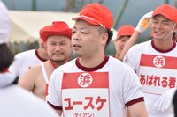 ダイアン・ユースケ（中央）ら。