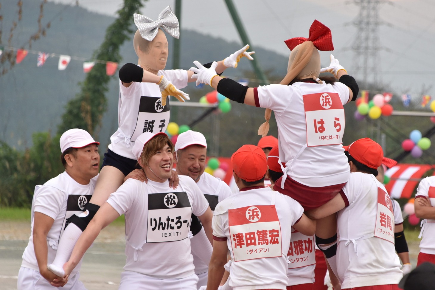 「リンカーン芸人大運動会2019」で展開される「パンスト脱がし騎馬戦」のワンシーン。