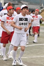 タイムマシーン3号・山本、NON STYLE井上（左）ら。