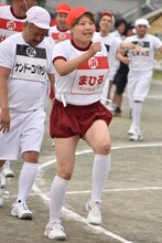 ガンバレルーヤまひる、ケンドーコバヤシ（左）ら。