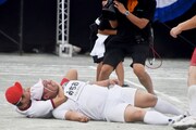 ダウンタウン浜田がトム・ブラウンみちおに襲いかかるワンシーン。
