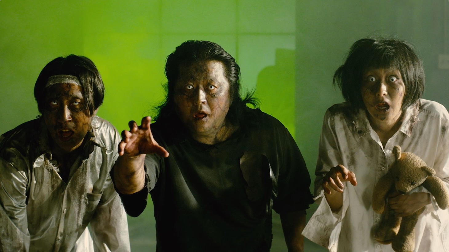 「ブロスタ x 三池崇史『三人の復讐者』」より。左からゆってぃ、長州小力、鳥居みゆき。