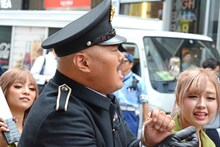 連行される安田大サーカス・クロちゃん。