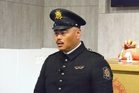 イベントを終え、魂が抜けたような表情で囲み取材に臨む安田大サーカス・クロちゃん。