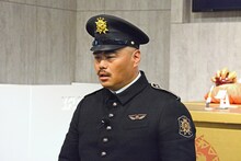 イベントを終え、魂が抜けたような表情で囲み取材に臨む安田大サーカス・クロちゃん。