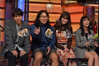 左からロッチ、トラウデン直美、大原優乃。(c)読売テレビ