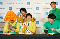 「有田むき選手権」の様子。