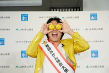 有田みかんを使ったモノボケに挑むフルーツポンチ村上。