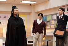 コント「ぼくら夢見る予備校生」より（左から）内村光良、吉沢亮、シソンヌじろう。(c)NHK