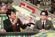 「全力！脱力タイムズ」に出演する（左から）古坂大魔王、吉沢亮。(c)フジテレビ