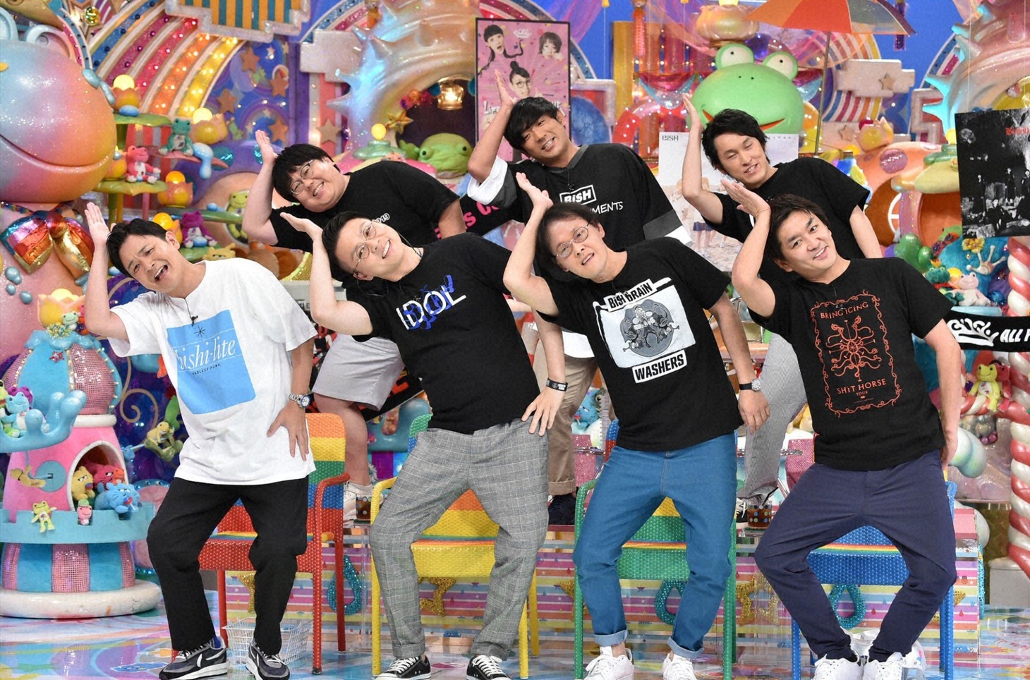 「アメトーーク！」に「BiSHドハマり芸人」として出演する（前列左から）千鳥ノブ、学天即・奥田、アインシュタイン稲田、平成ノブシコブシ徳井、（後列左から）タイムマシーン3号・関、アルコ＆ピース酒井、宮下草薙・宮下。(c)テレビ朝日