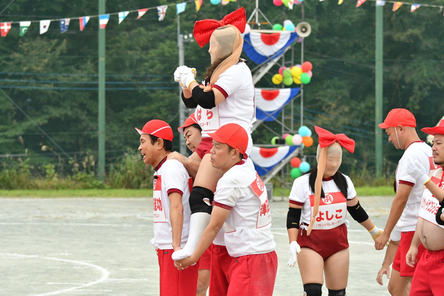 「パンスト脱がし騎馬戦」(c)TBS