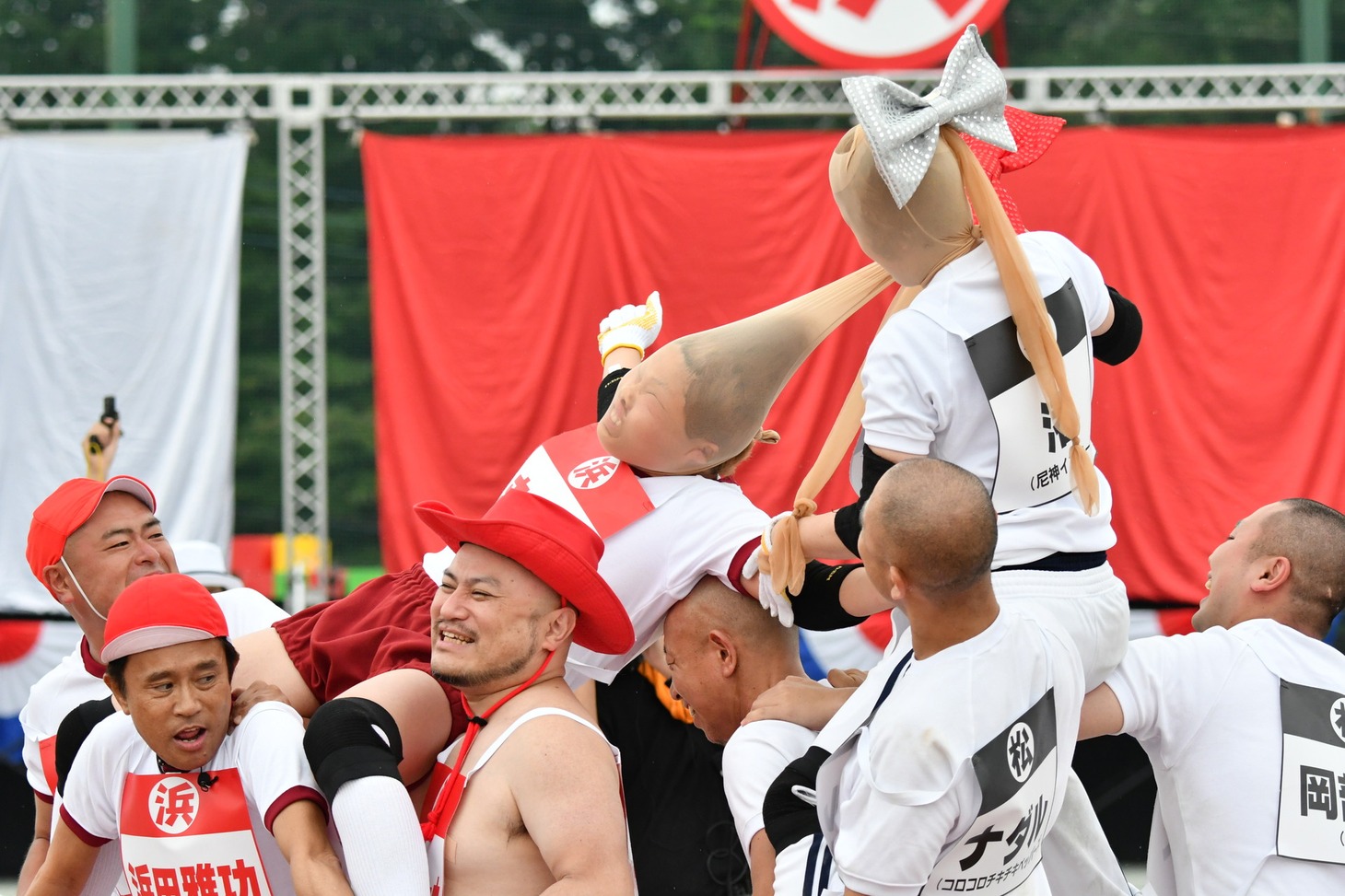 「パンスト脱がし騎馬戦」(c)TBS