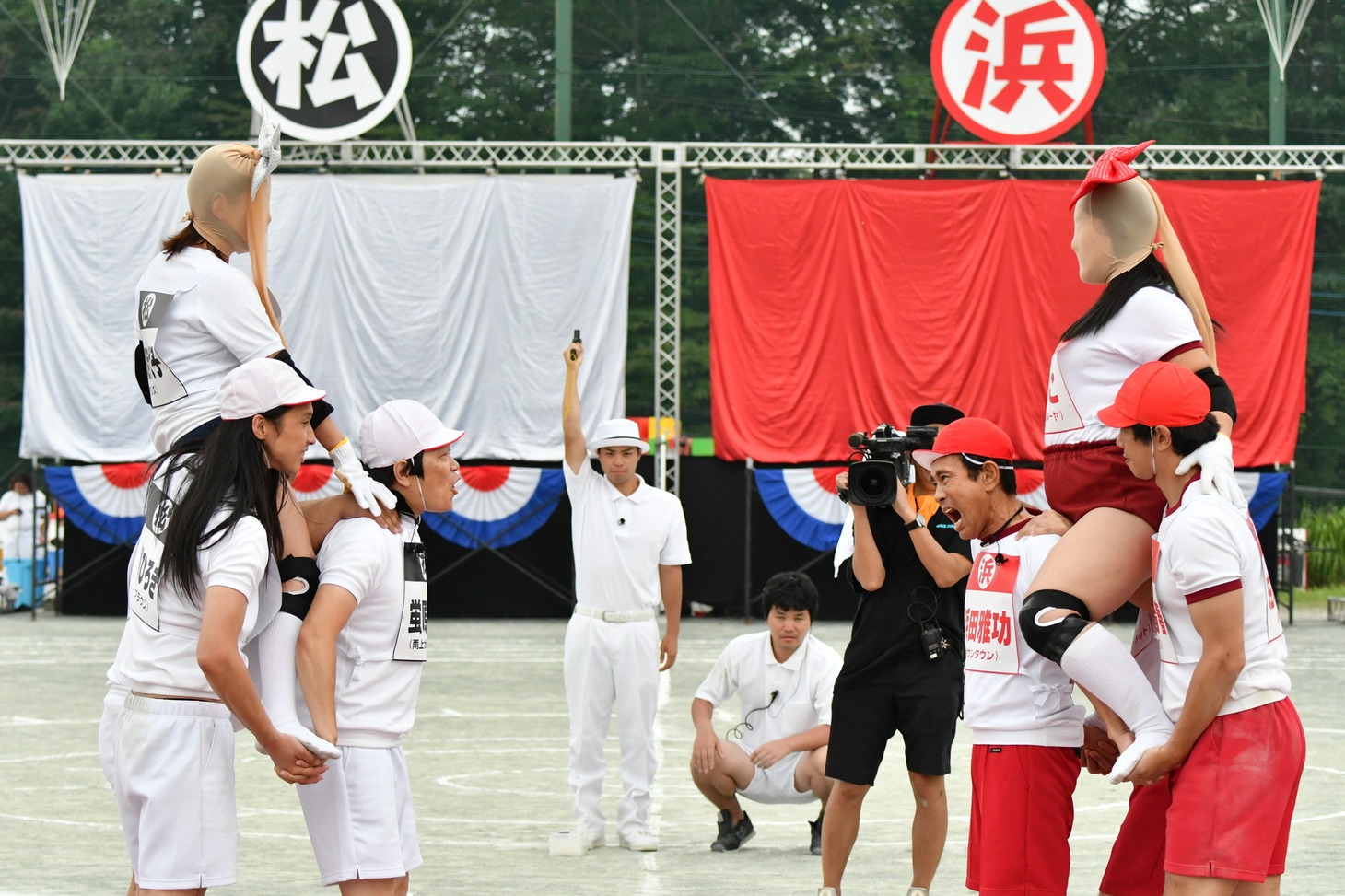 「パンスト脱がし騎馬戦」(c)TBS
