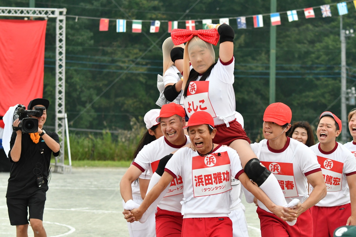 「パンスト脱がし騎馬戦」(c)TBS