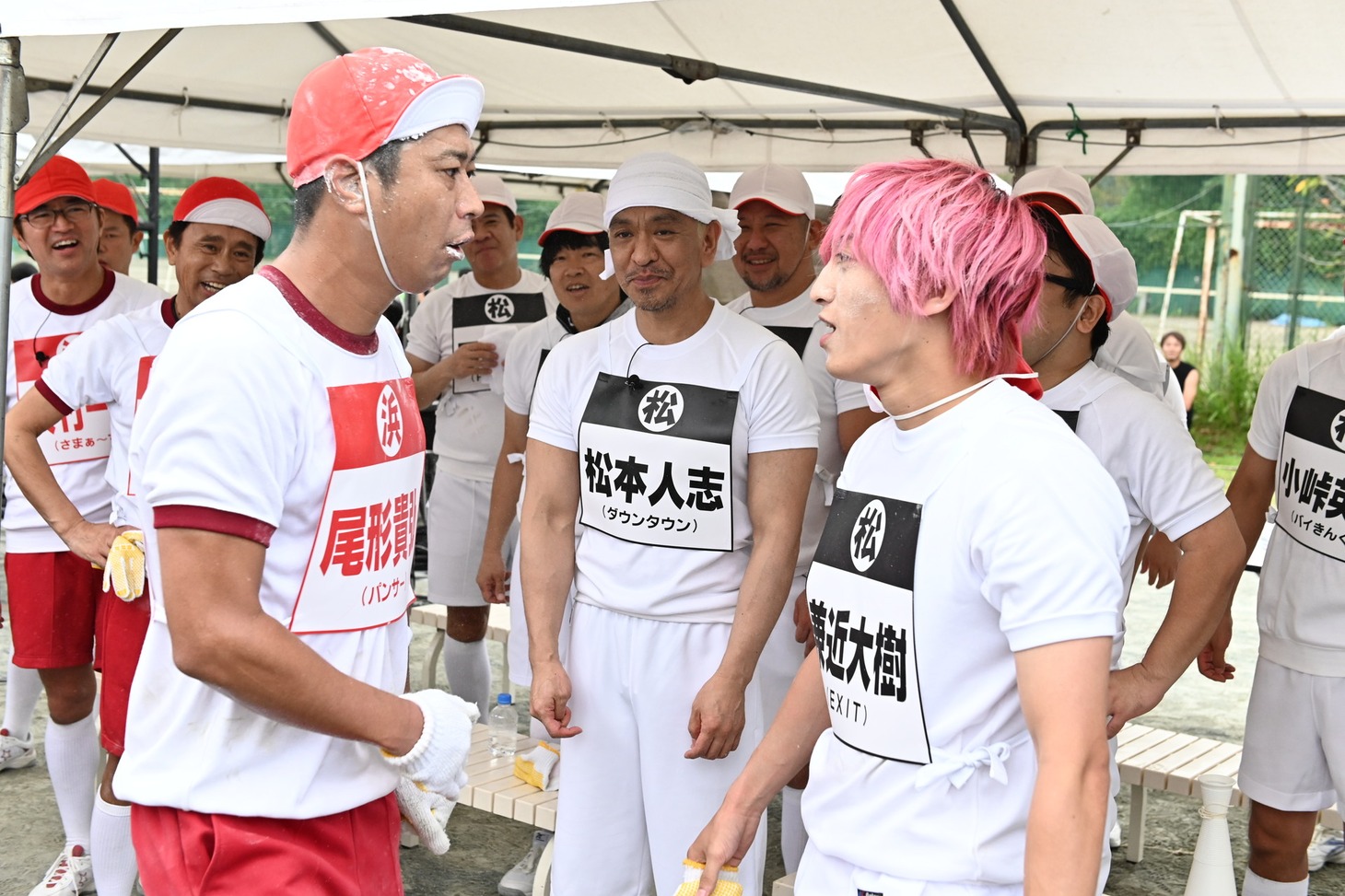 （手前左から）パンサー尾形、EXIT兼近ら。(c)TBS