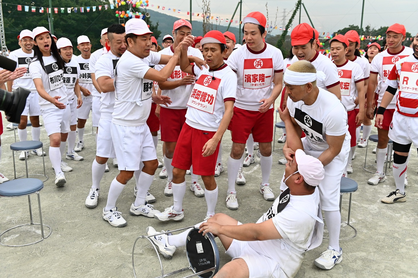「イス取り合戦」内のワンシーン。(c)TBS