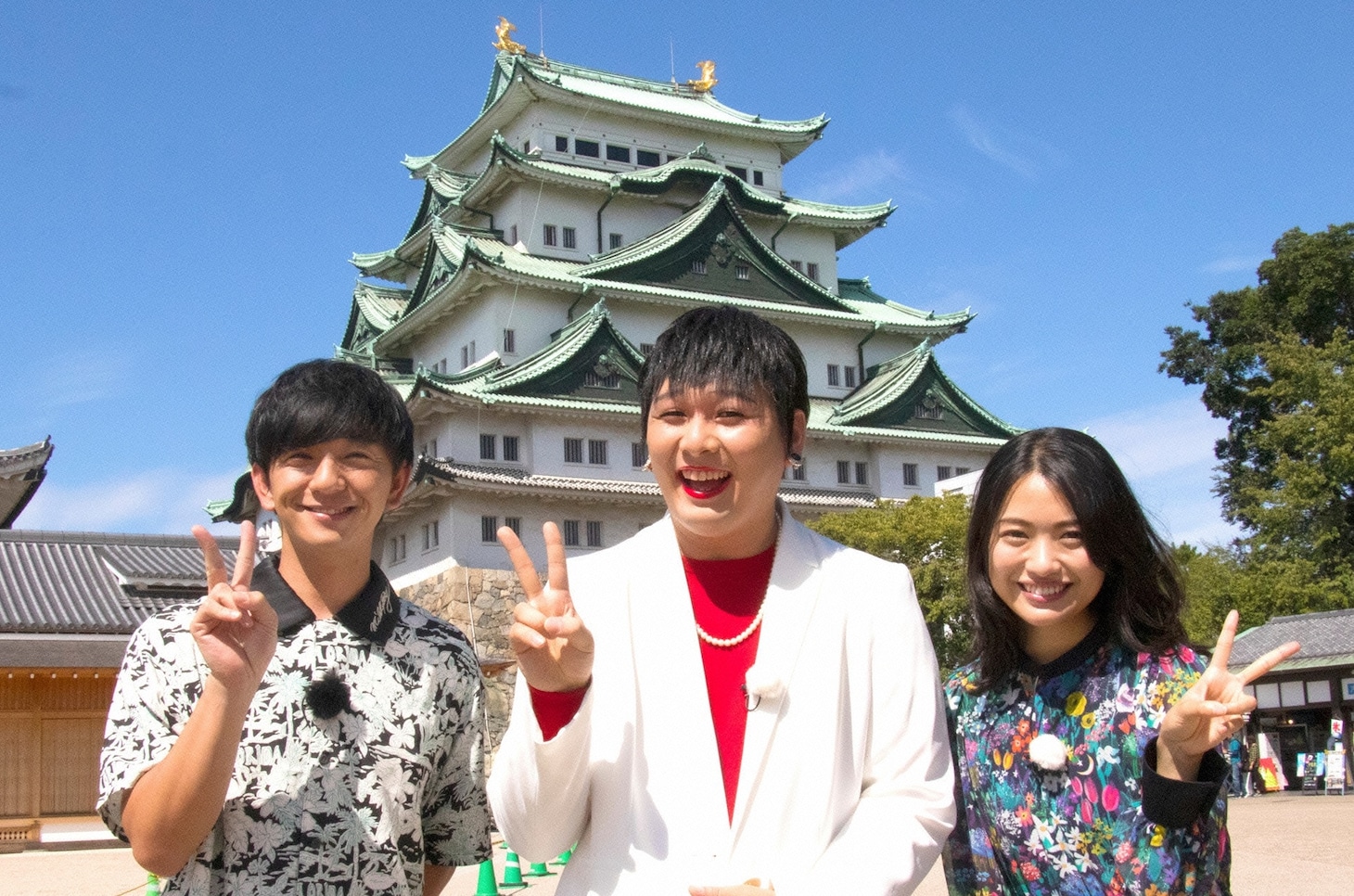 左からパンサー向井、Mr.シャチホコ、北原里英。(c)広島テレビ