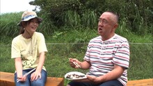 松村邦洋（右）の相席旅の様子。(c)ABCテレビ