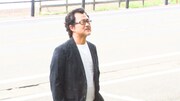 吉田鋼太郎に扮する神奈月。(c)ABCテレビ
