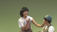 DVD「うしろシティ単独ライブ『人生に、エクスカリバーを。』」のワンシーン。