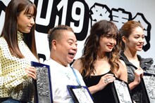 左から山本美月、出川哲朗、長谷川京子、E-girlsの楓。