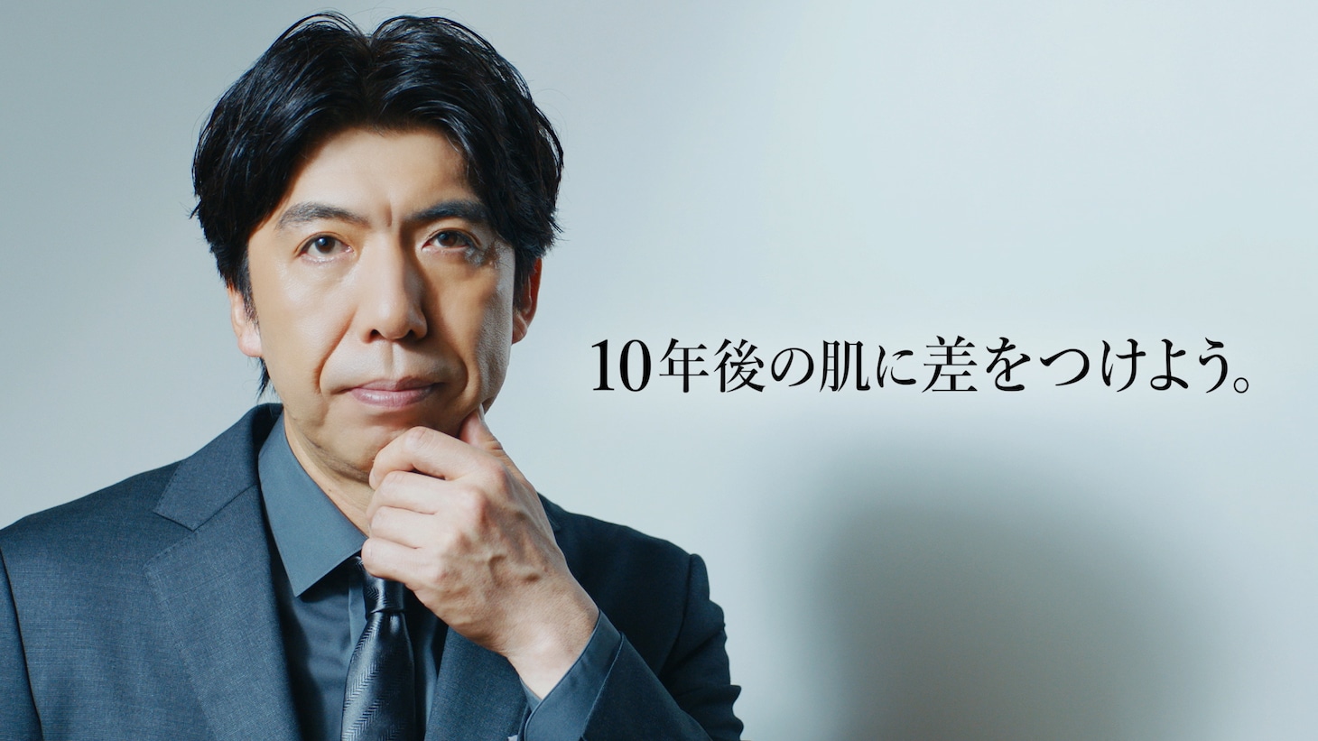 「uno」の新Web動画CM「あの人の10年後劇場」に出演する、ねづっち。