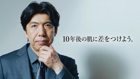 「uno」の新Web動画CM「あの人の10年後劇場」に出演する、ねづっち。