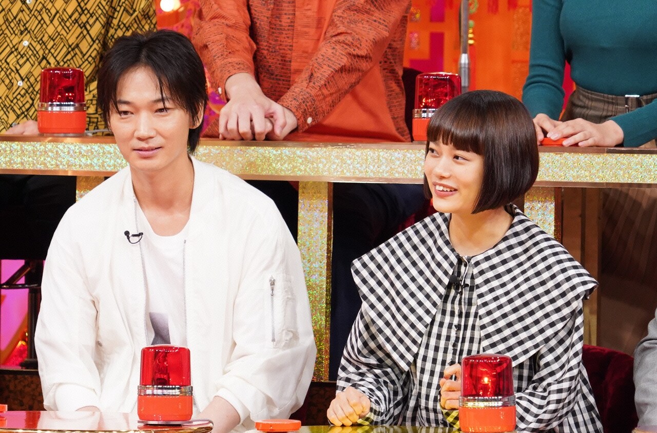左から綾野剛、杉咲花。(c)日本テレビ - かまいたち「突破