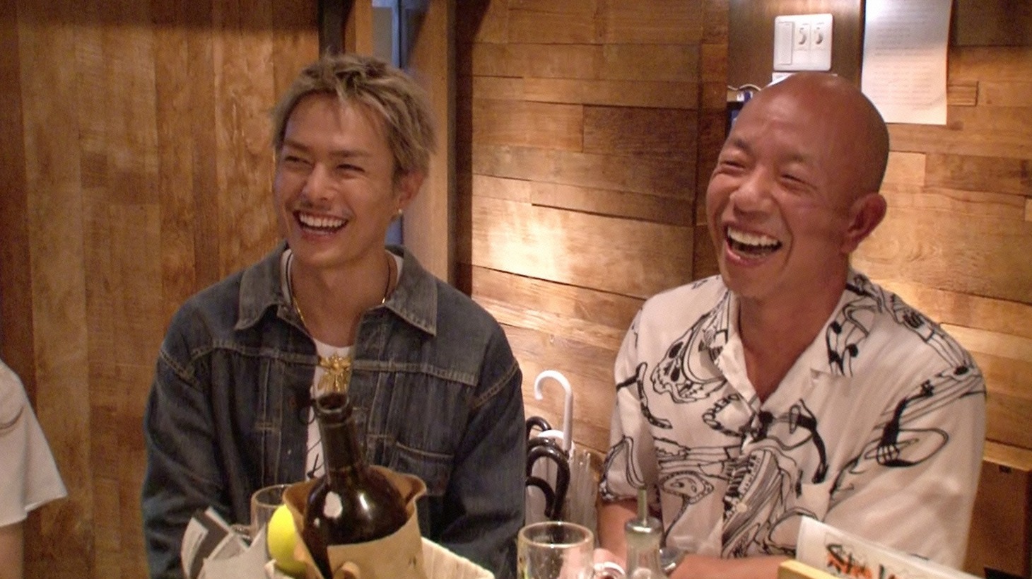 左から今市隆二、バイきんぐ小峠。(c)日本テレビ