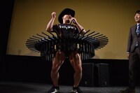 挨拶代わりの「ゴスゴス、ゴース」を繰り出すハリウッドザコシショウ。