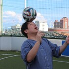 サッカー経験者のせいやVSスポーツには無縁の粗品、指令を受けながらPK対決