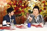 左から田中圭、マツコ・デラックス。(c)日本テレビ