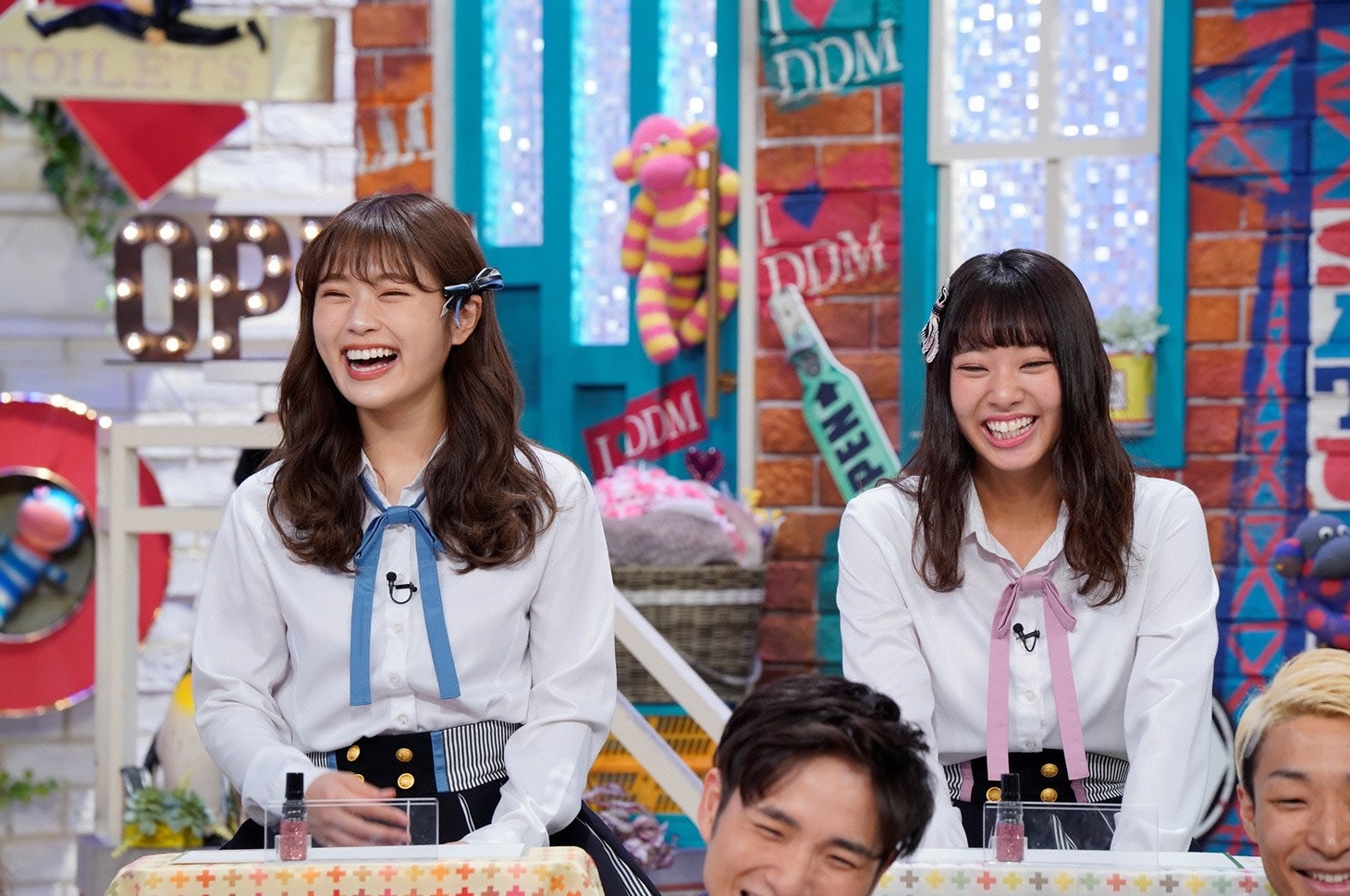 左から渋谷凪咲、山田寿々。(c)読売テレビ