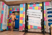 ジムに現れた小島よしお。