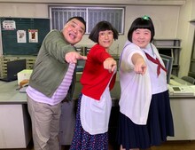 左から川畑泰史、すっちー、酒井藍。