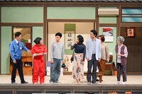 すっちー座長の舞台「ニコニコ電気のすち子さん」の様子。