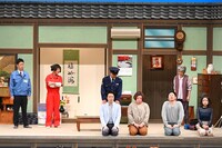 すっちー座長の舞台「ニコニコ電気のすち子さん」の様子。