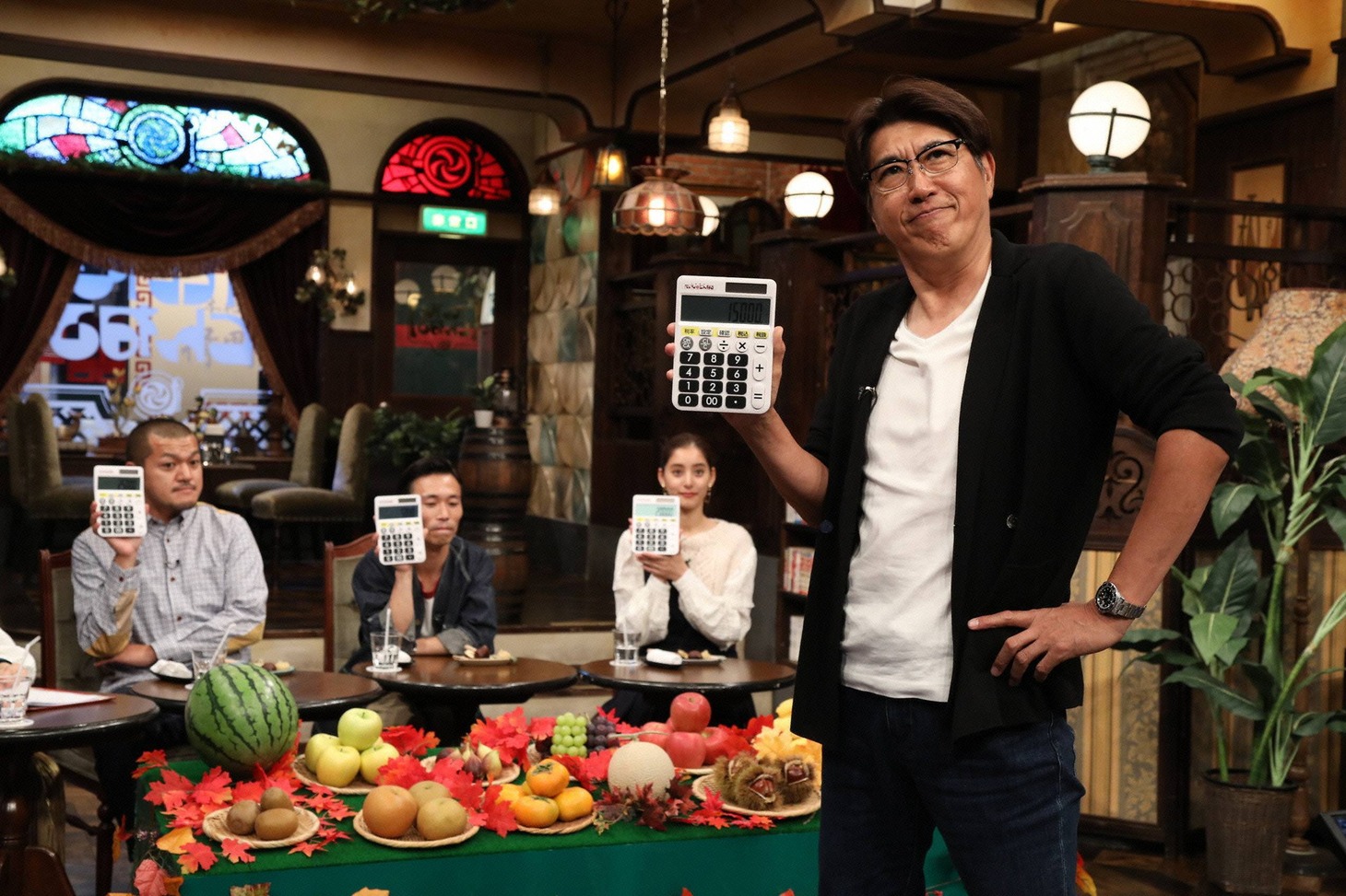 果物の値段を当てるコーナーのワンシーン。(c)フジテレビ