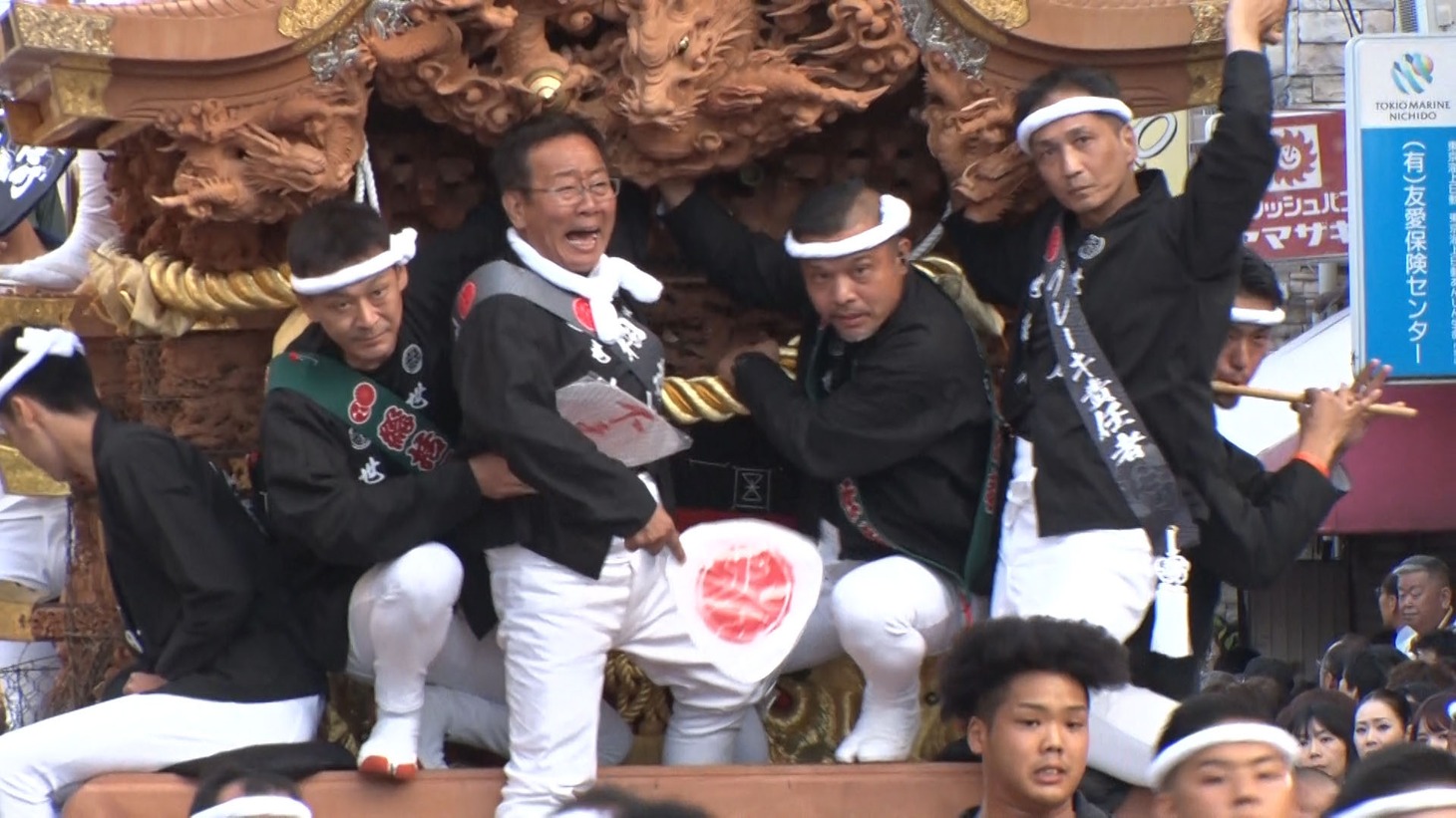 泉大津だんじり祭りに乗り手として参加するオール阪神。(c)MBS