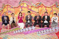 （左から）カミナリ、高橋真麻、麒麟・川島、サンドウィッチマン、雨宮萌果。(c)フジテレビ