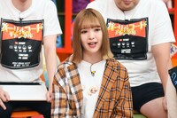 「ツボる歌うま動画」のプレゼンターを務める藤田ニコル。(c)テレビ東京