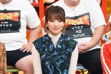 「ツボる主観動画」のプレゼンターを務める夏菜。(c)テレビ東京