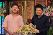 ダウンタウン松本とポジションを交代した四千頭身・後藤（左）。(c)読売テレビ