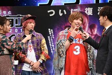 2人そろって歯の矯正中だというEXIT。