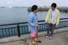 「霜降り明星のあてみなげ」ロケ中の様子。(c)静岡朝日テレビ