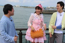 「霜降り明星のあてみなげ」ロケ中の様子。(c)静岡朝日テレビ