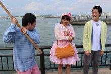 「霜降り明星のあてみなげ」ロケ中の様子。(c)静岡朝日テレビ