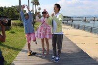 「霜降り明星のあてみなげ」ロケ中の様子。(c)静岡朝日テレビ